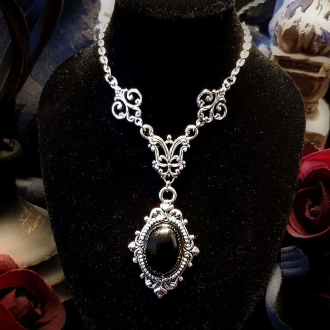 Vampire Cameo Necklace,Blood C - Men'S Victorian Accessories 评论和价格