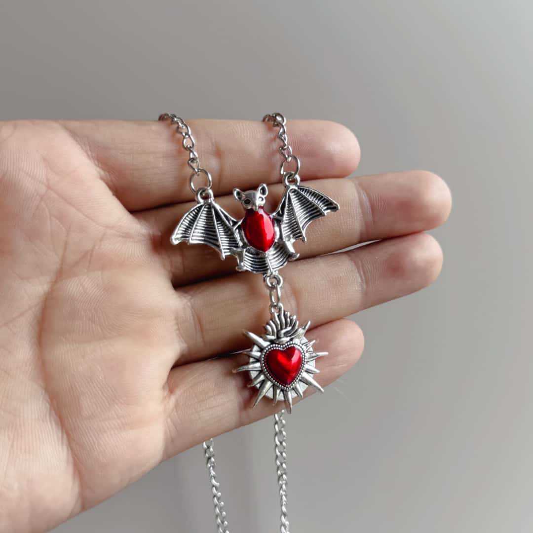 Spike Heart Bat Necklace, Goth - Men'S Victorian Accessories 评论和价格